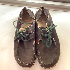 OluKai Ohana lace up size 8 grey